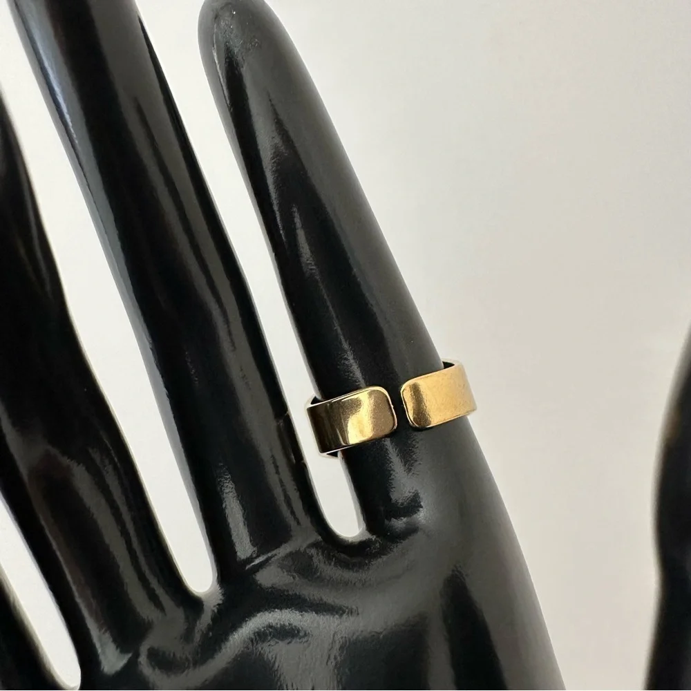 Gold‎ Skull Ring